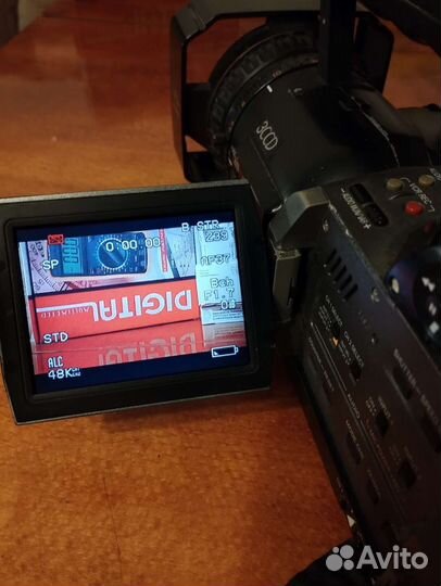 Полупрофи видеокамера panasonic AG-DVX100A