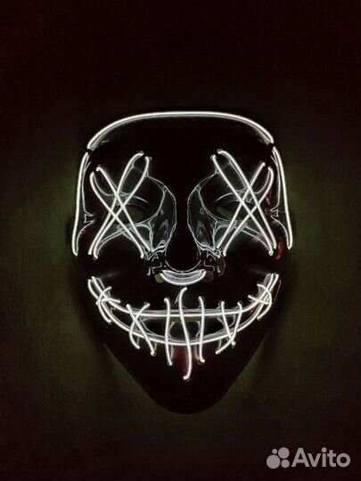 Неоновая маска на Хэллоуин