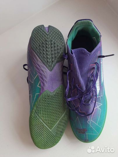 Футбольные бутсы adidas