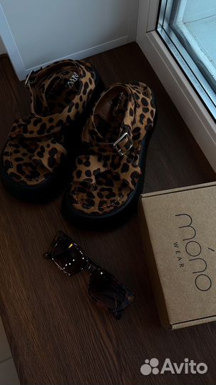 Очки солнцезащитные