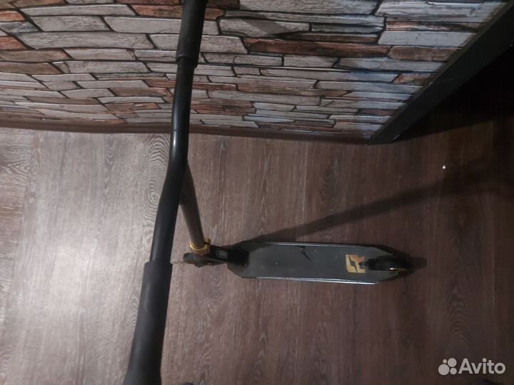 Трюковой самокат reaction