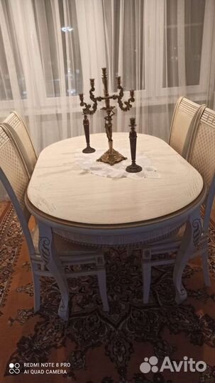 Стол и стулья