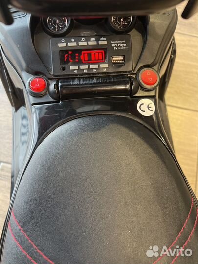 Машинка каталка толокар Mercedes электромобиль