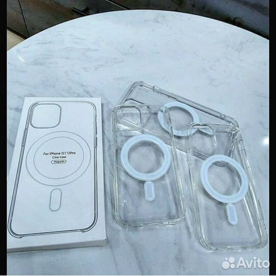 Прозрачный чехол на iPhone