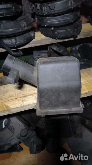 Корпус воздушного фильтра Audi 100c4 078133837AD