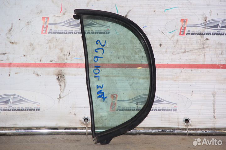 Стекло зад лево c Toyota Vitz SCP13 2SZ-FE