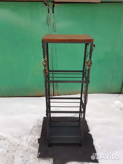 Кованый стеллаж-дровница