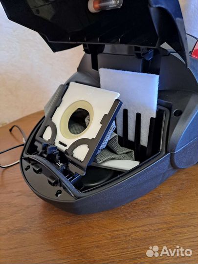 Новый в упаковке Пылесос 1400Вт