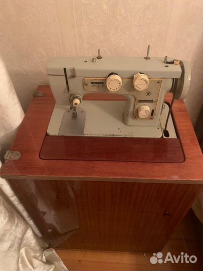 Швейная машина Подольск 142