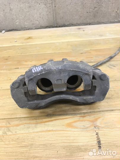 Суппорт передний правый Hyundai Terracan