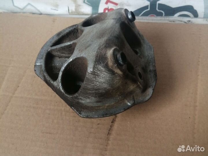 Кронштейн опоры двигателя правы Peugeot 307 TU5JP