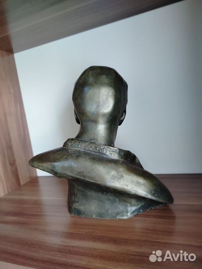 Бюст Есенин