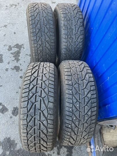 Kormoran SUV Stud 215/65 R16 102T