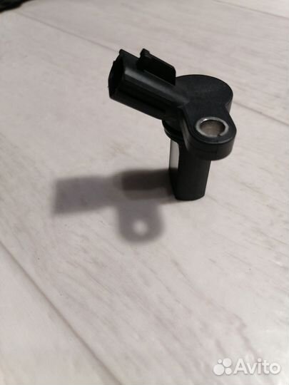 Датчик положения распредвала Nissan