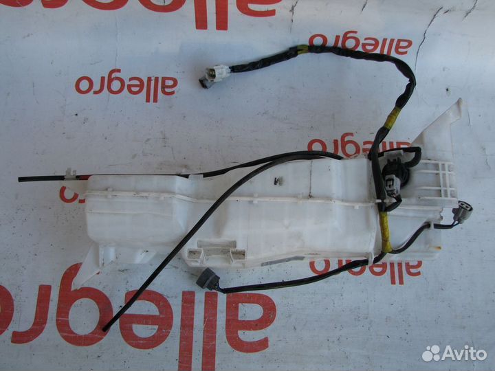 Toyota Land Cruiser 200 бачок омывателя стекла