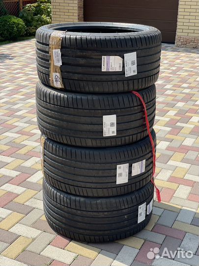 Michelin Pilot Sport 4 SUV 295/35 R21