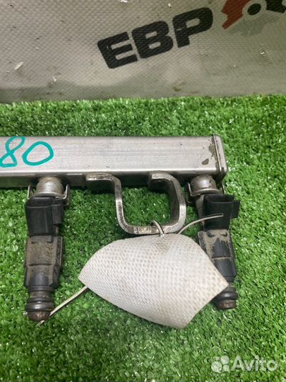 Топливная рейка с форсунками Ford Mondeo седан