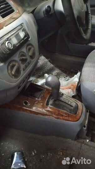 Много запчастей на mitsubishi lancer цедия