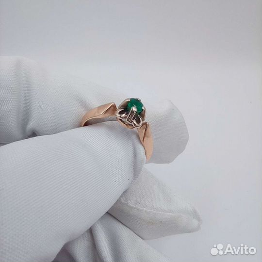 Золотое кольцо с изумрудом