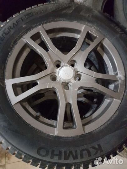 Зима шипы kumho 215 60 16 литье 5*100