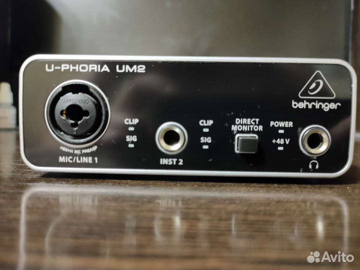 Звуковая карта Behringer u-phoria UM2