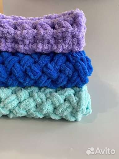 Вязанные пледы для новорожденных и погремушки