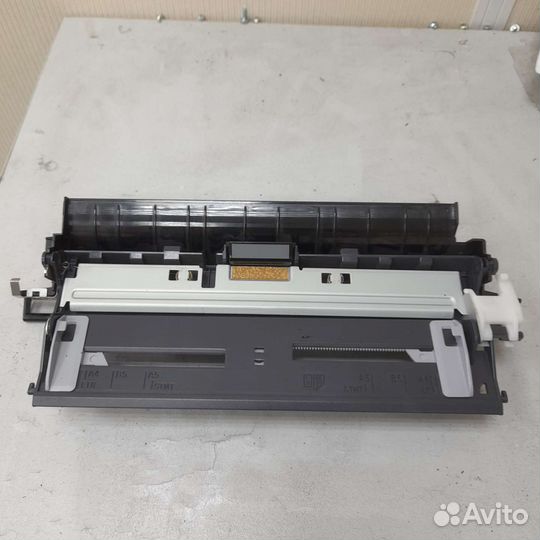 Основание лотка ручной подачи Kyocera M2035