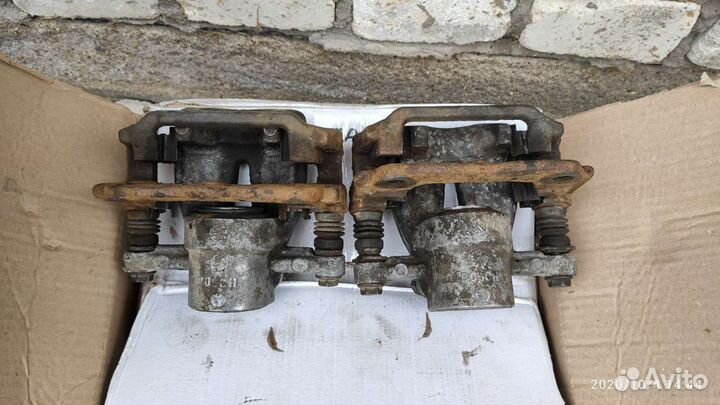 Суппорта задние Toyota Avensis T25