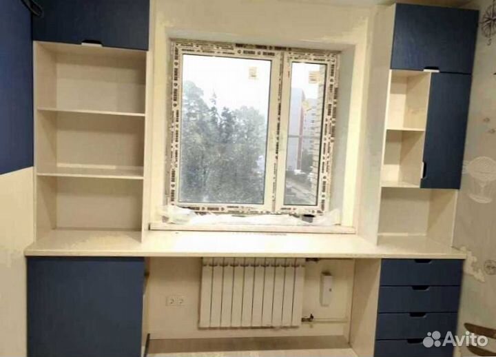 Рабочая зона в углу у окна