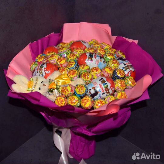 Букет из чупа чупс и киндеров