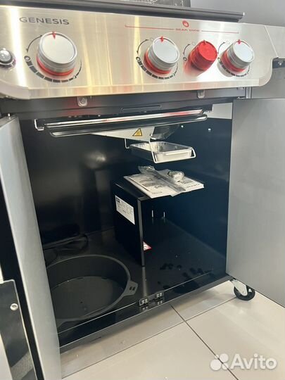 Гриль газовый Genesis E-335, черный