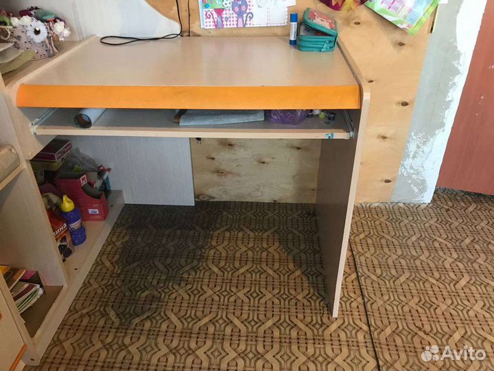 Двухъярусная кровать со столом и матрасом бу