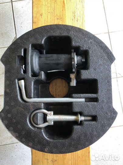 Домкрат заводской на весту