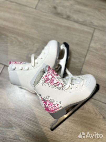 Фигурные коньки, р-р 30