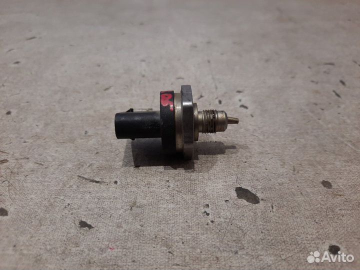 Датчик давления топлива Mercedes C180 W205 274.910