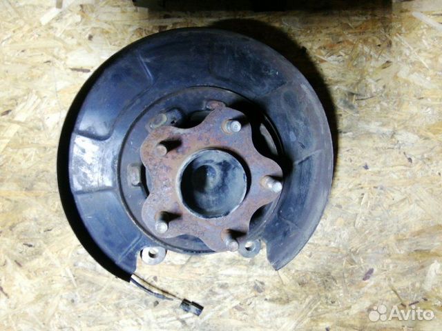 Кулак поворотный задний правый Nissan Teana L33