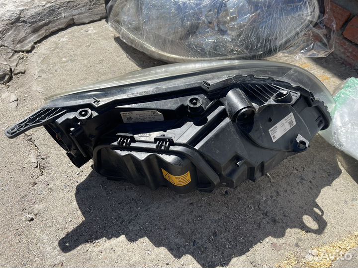 Фара левая оригинал всборе volvo V 40 ксенон