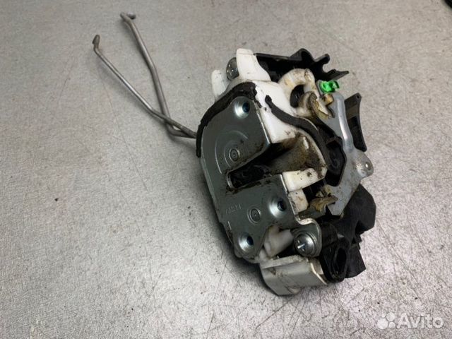 Замок двери передний левый Mitsubishi Lancer 9