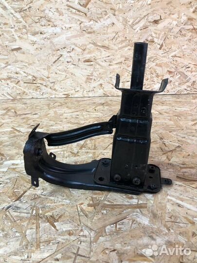 Кронштейн усилителя бампера правый Mercedes Cls