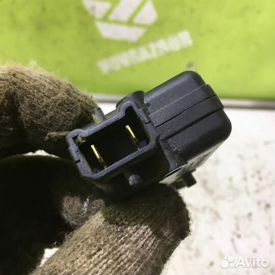 Активатор замка крышки бензобака Рено Сценик