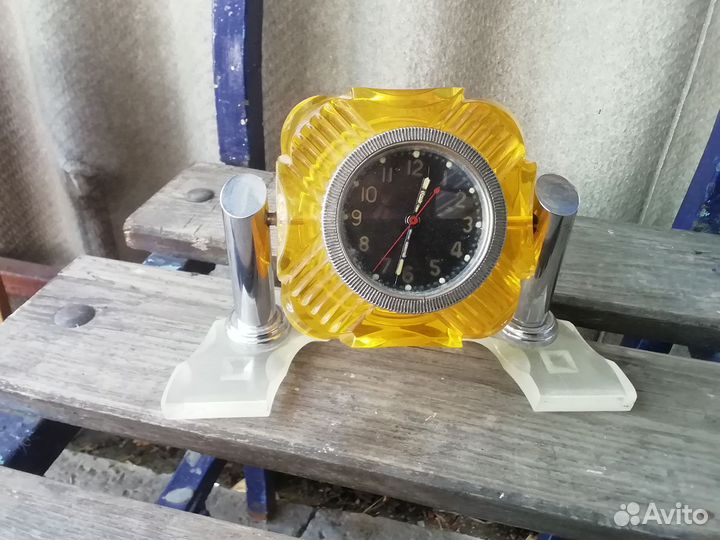 Настольные часы времен СССР