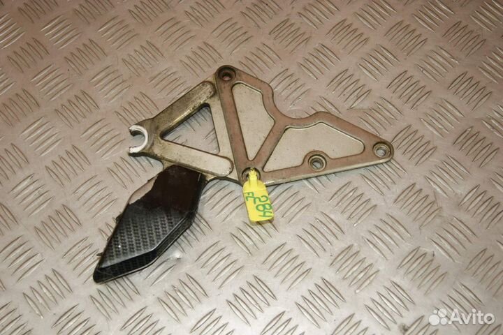 Крепление подножки водителя левое Suzuki Bandit 40