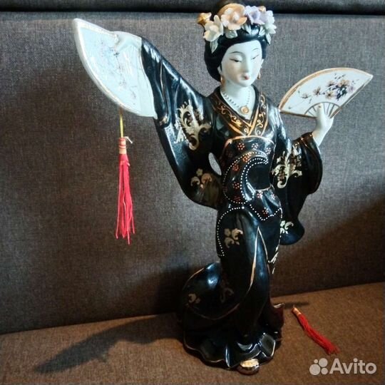 Статуэтка гейша