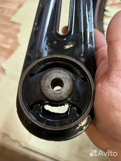 Подушка двигателя задняя Qashqai/x-trail 2.0