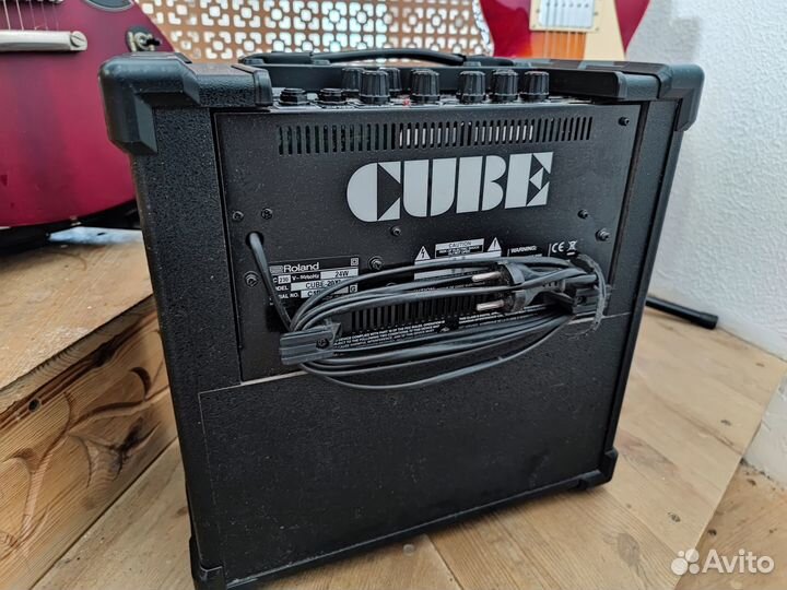 20ват Roland cube 20 XL cosm Комбоусилитель Комбик