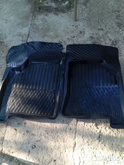 Коврики резиновые в салон авто