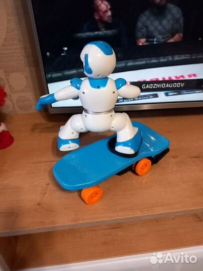 Игрушка робот