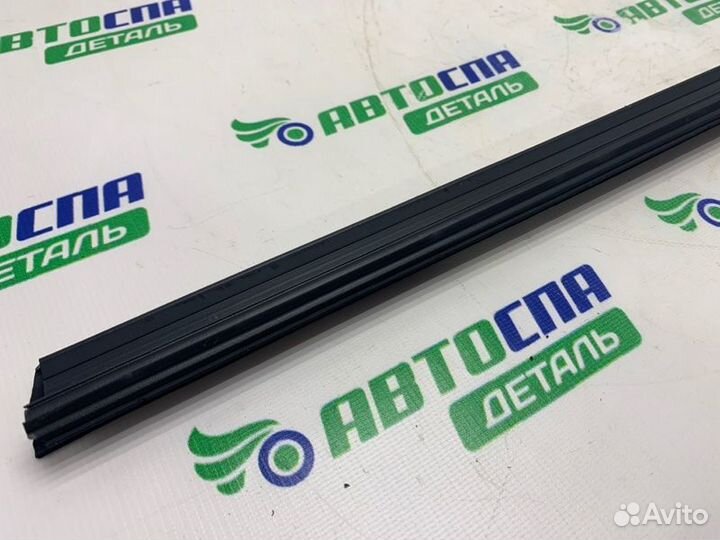 Уплотнитель стекла двери задний правый Citroen C4