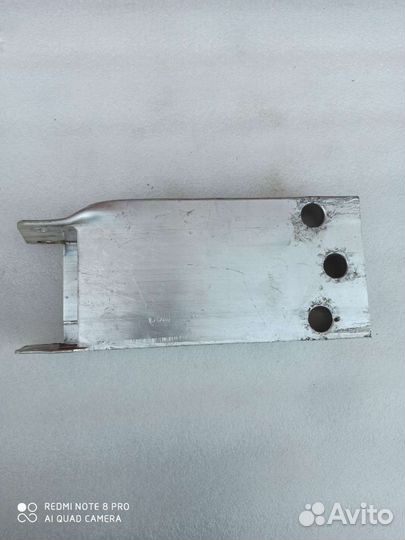 Кронштейн правый Mercedes W246, 117, 176, 156