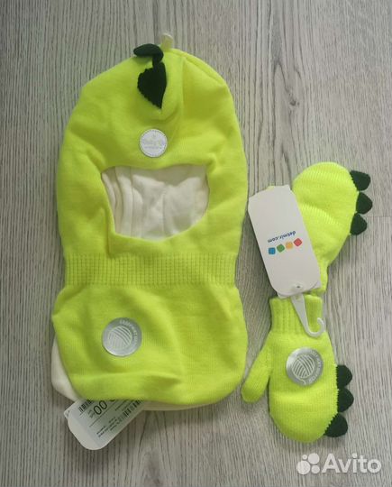 Шапка шлем и варежки новые